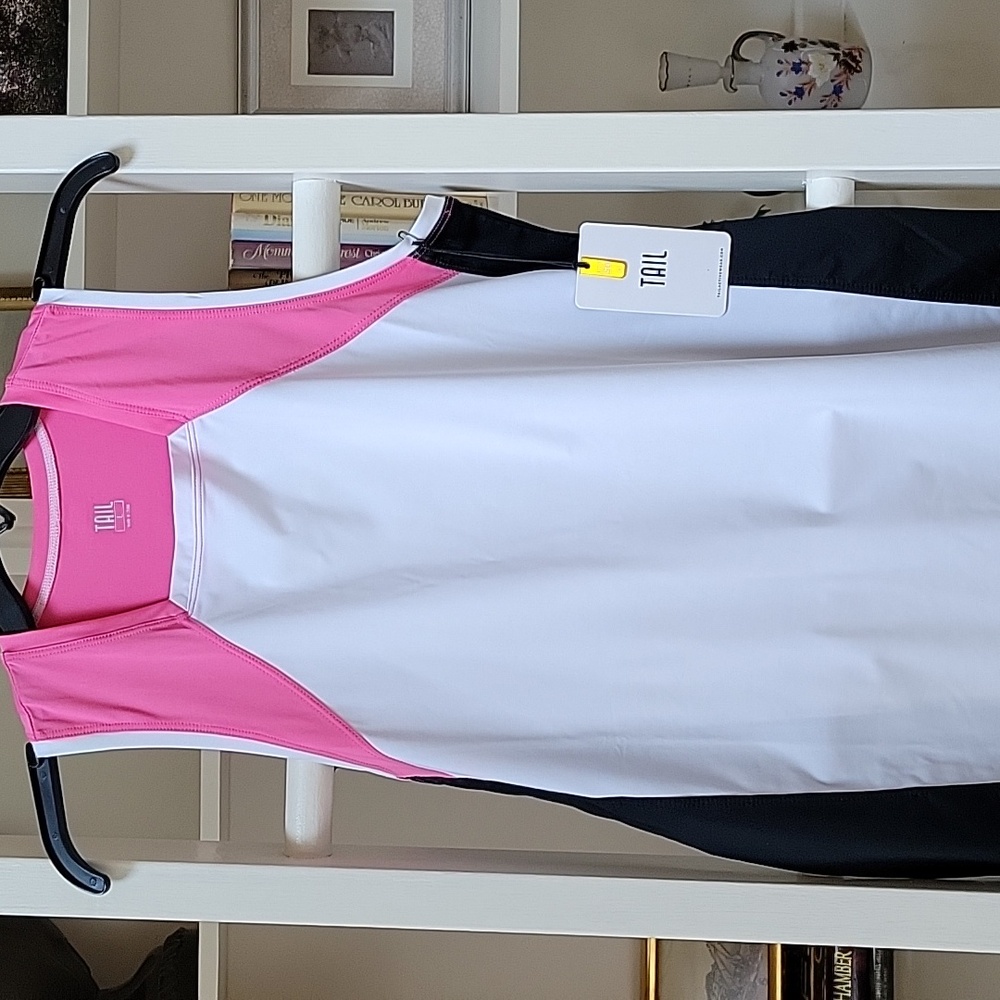 Tail tennis top large NEW